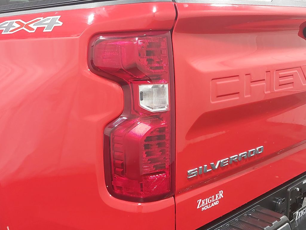 2023 CHEVROLET SILVERADO - Image 34