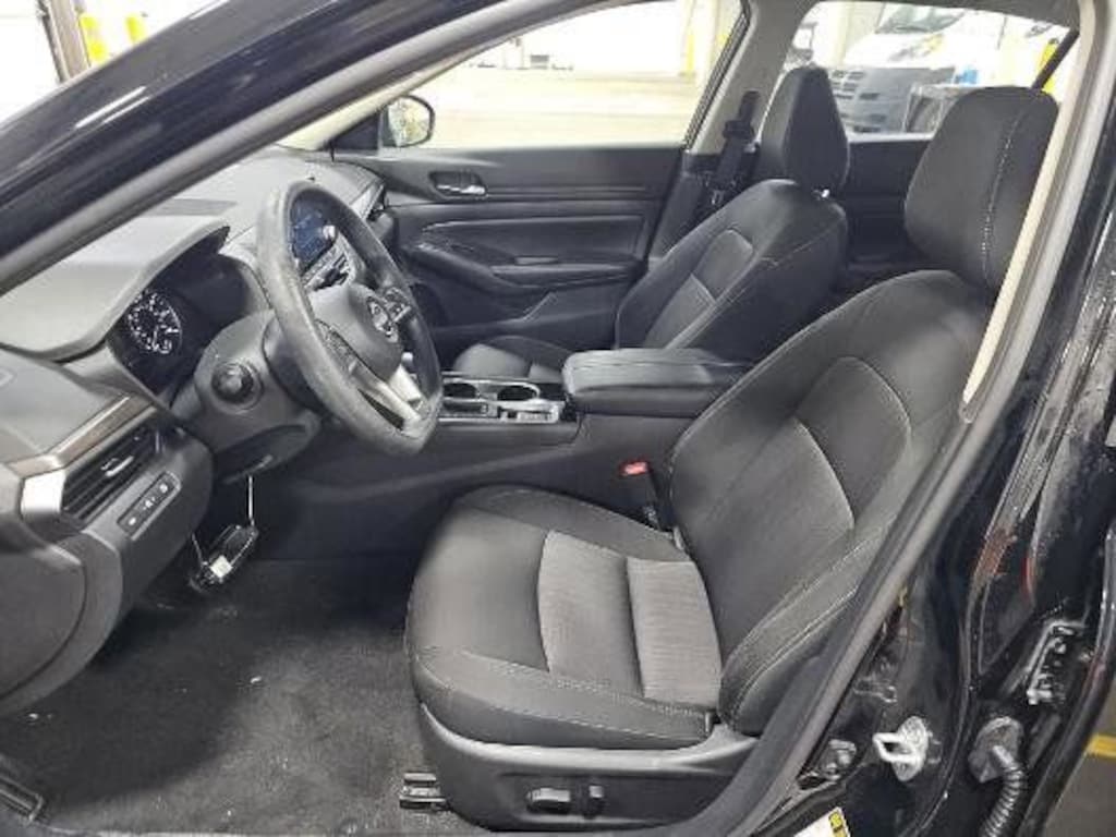 Used 2024 Nissan Altima 2.5 SV Sedan