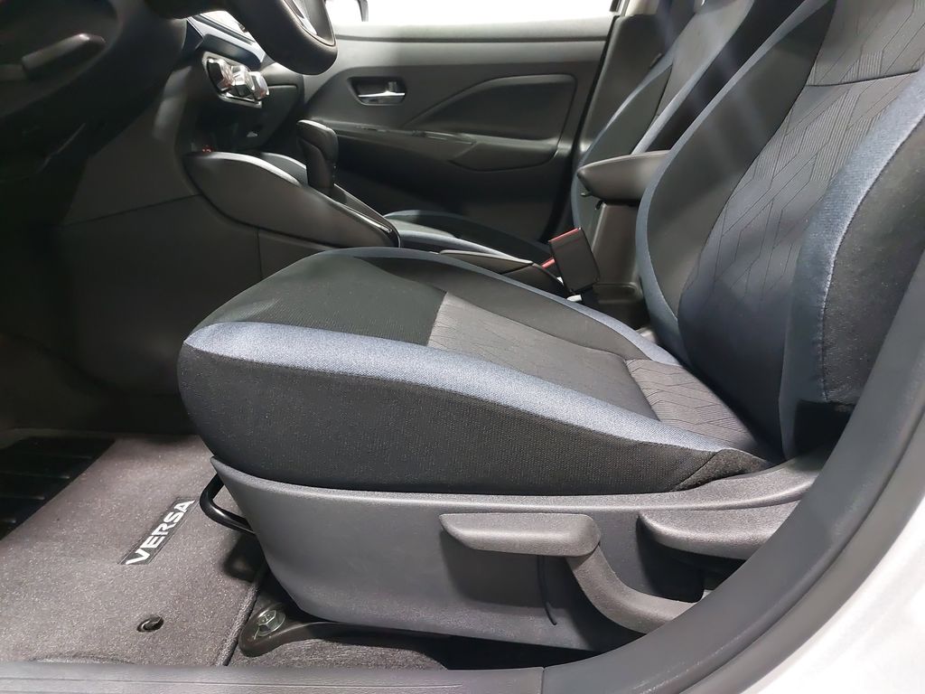 2025 Nissan Versa Sedan SV - Photo 28