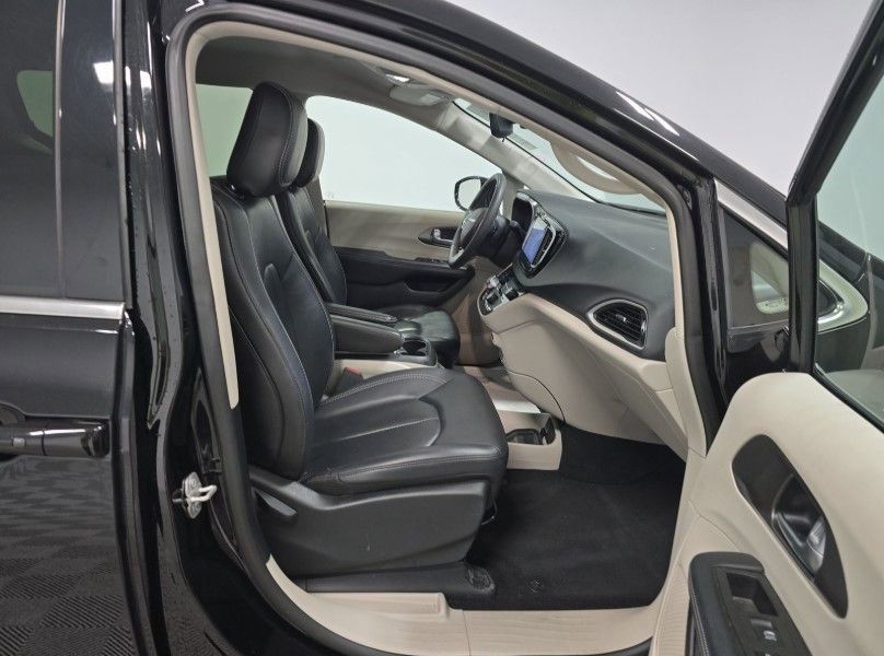 2024 CHRYSLER PACIFICA - Image 17