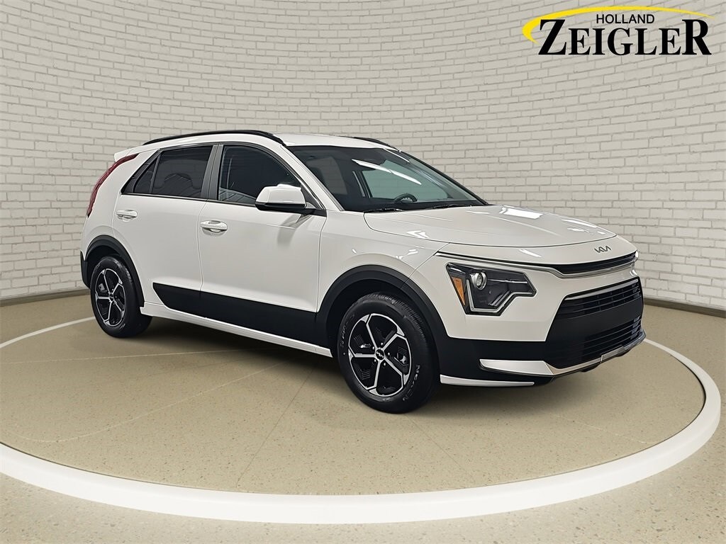 2024 Kia Niro LX photo 3