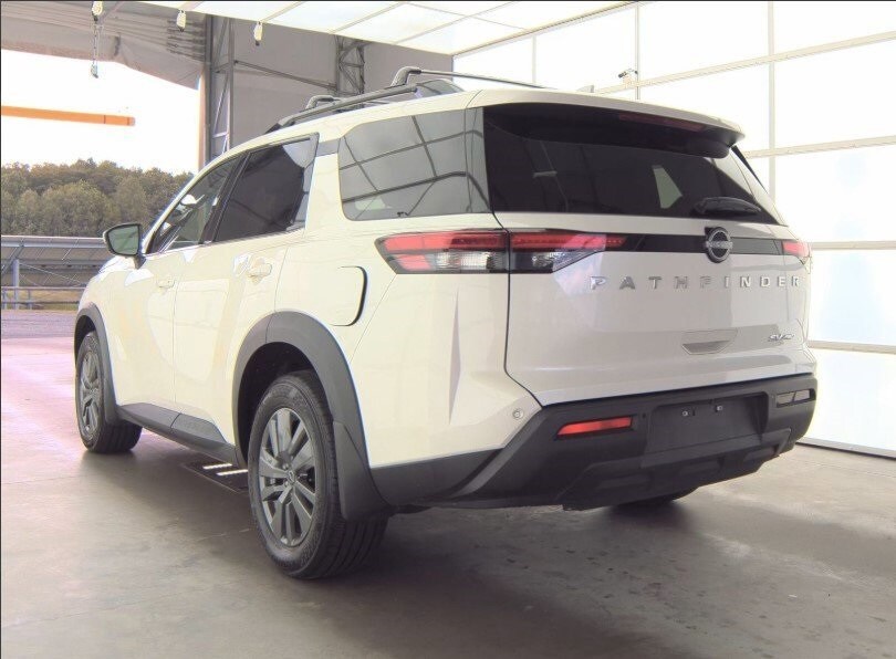 2024 Nissan Pathfinder SV photo 3