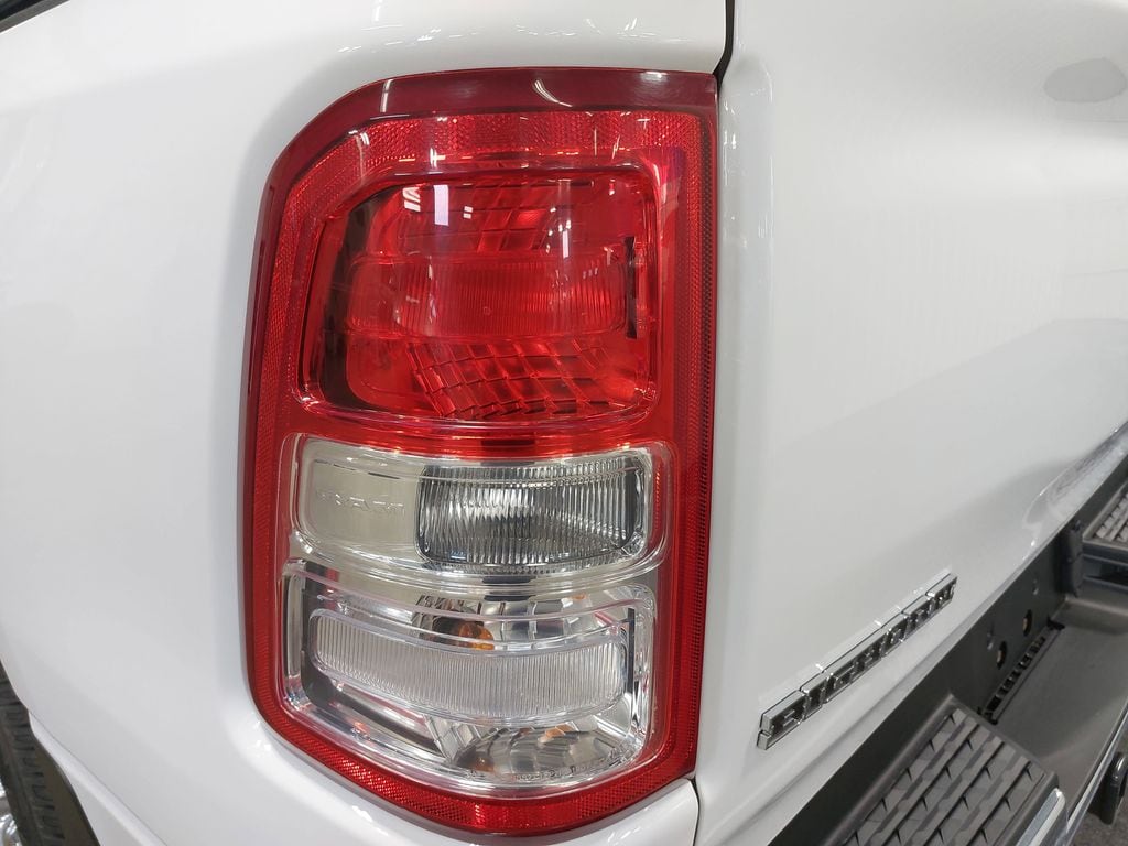 2021 RAM 1500 - Image 32