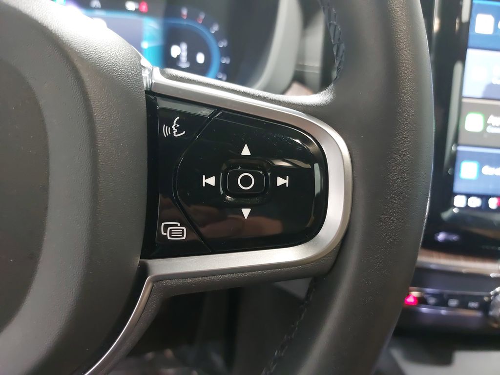 2023 VOLVO XC60 - Image 18