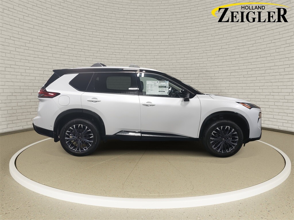 2026 Nissan Rogue Platinum photo 2