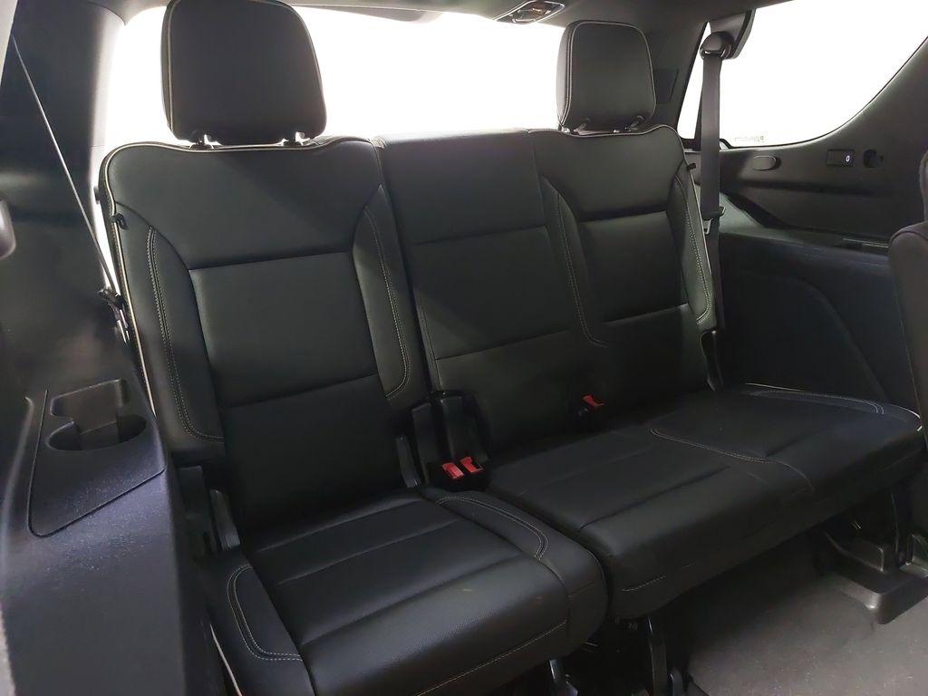 2023 GMC YUKON - Image 12