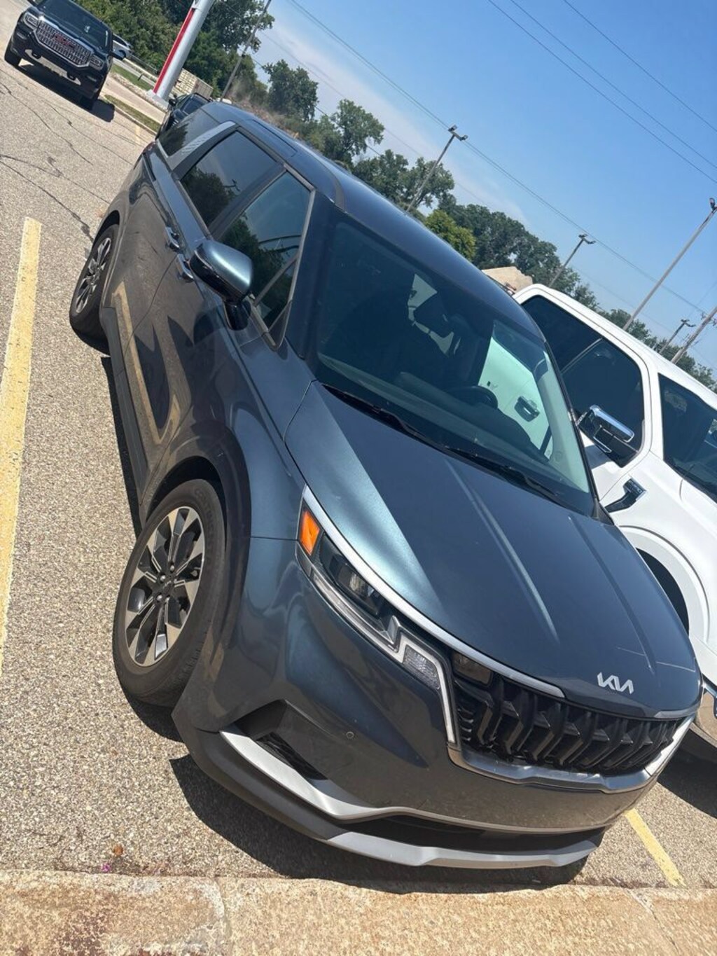 Used 2024 Kia Carnival EX Minivan/Van