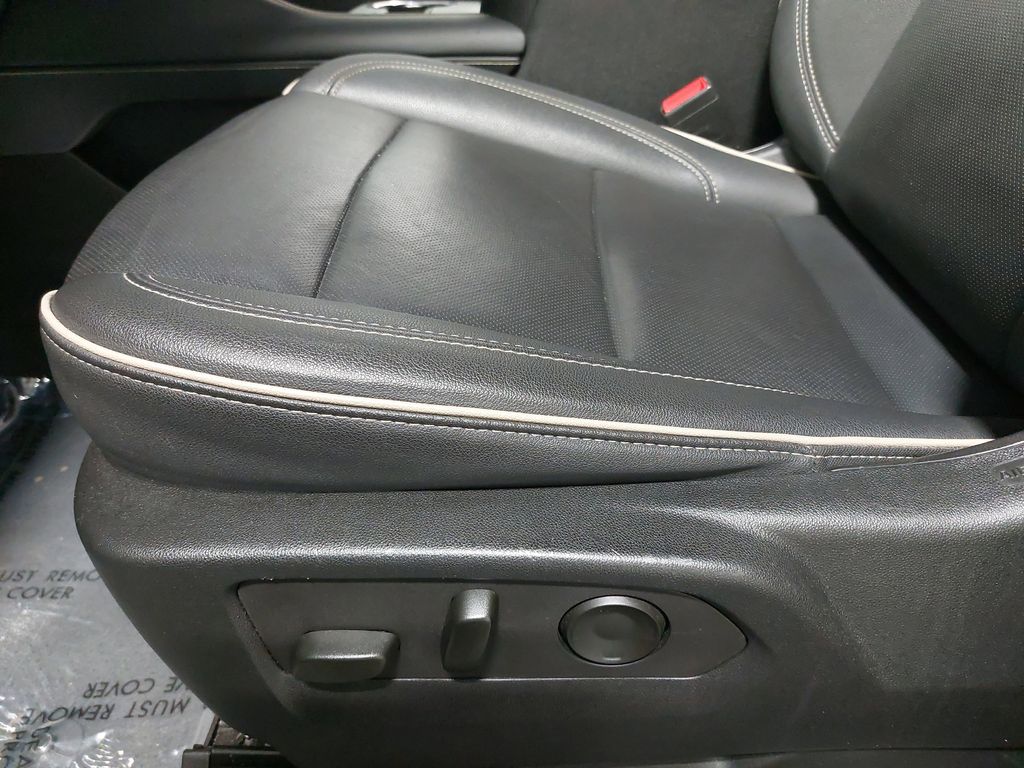 2024 GMC YUKON XL - Image 30