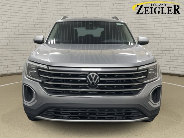 Used 2024 Volkswagen Atlas SE w/Tech with VIN 1V2HR2CA1RC550200 for sale in Holland, MI