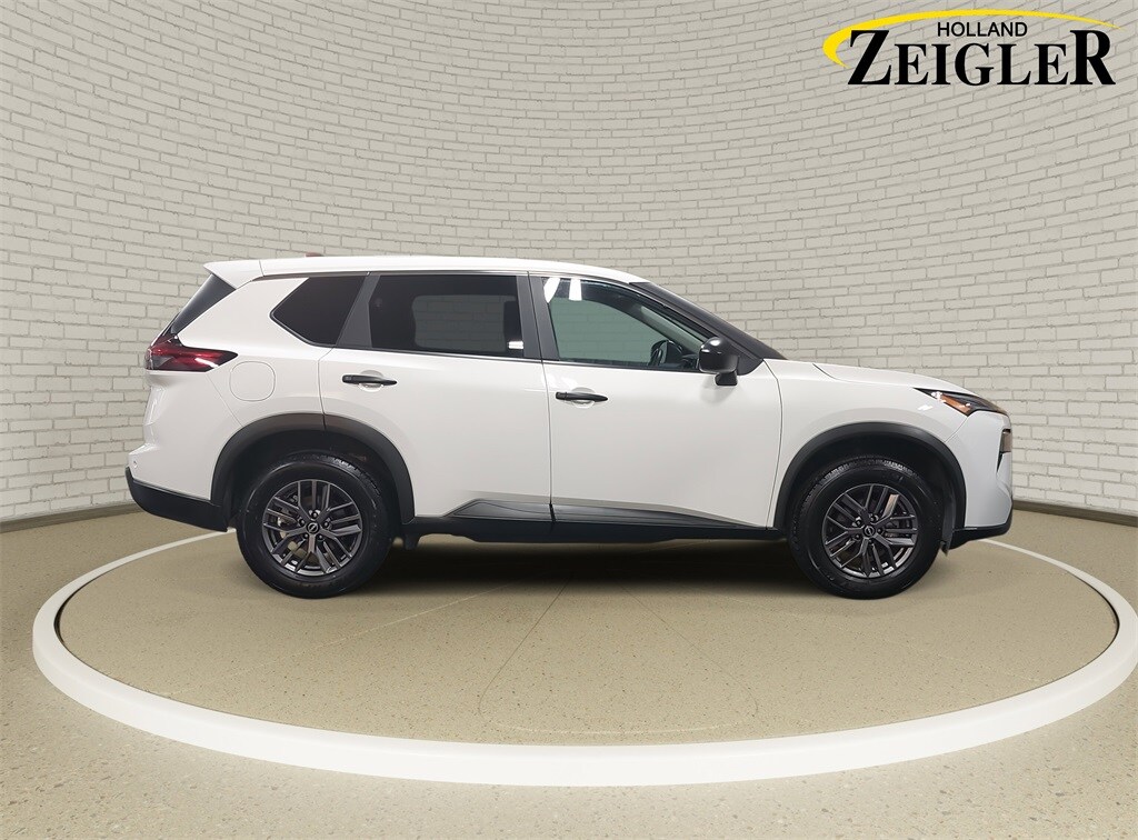 2024 Nissan Rogue S photo 4