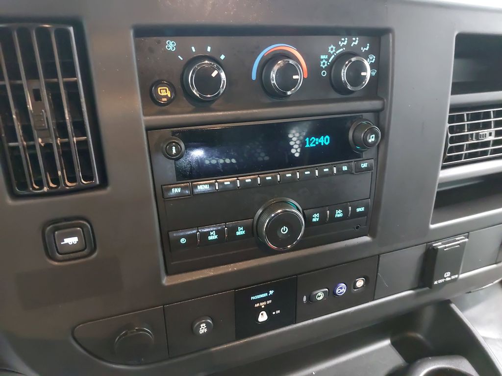 2024 GMC SAVANA - Image 18