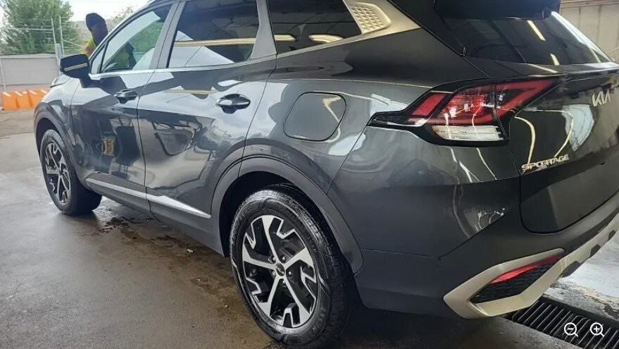 2024 Kia Sportage EX photo 2