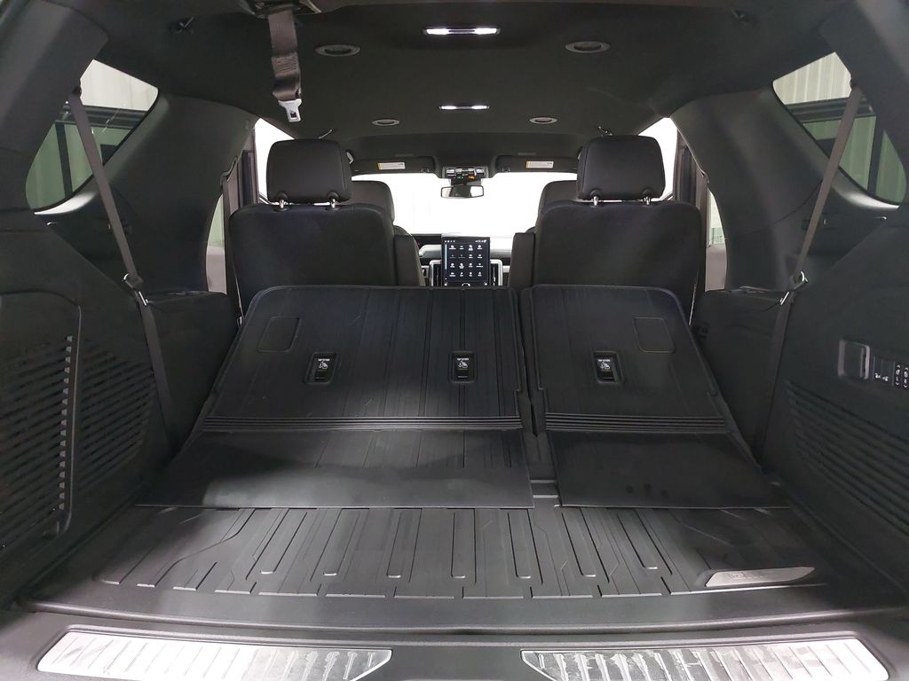 2026 GMC Yukon Denali - Photo 14