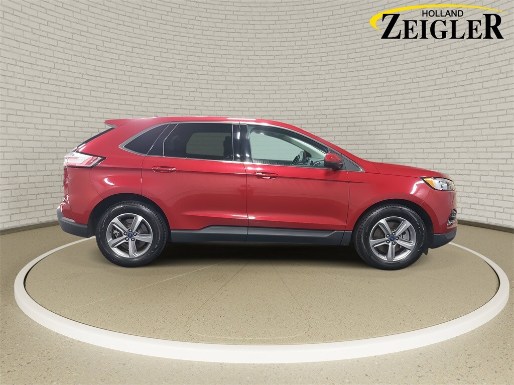 2022 Ford Edge SEL photo 4