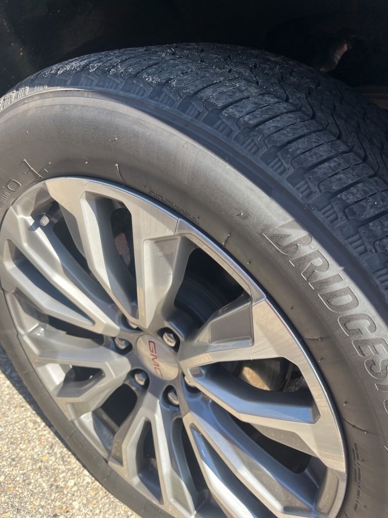 2021 Gmc Yukon Denali photo 2