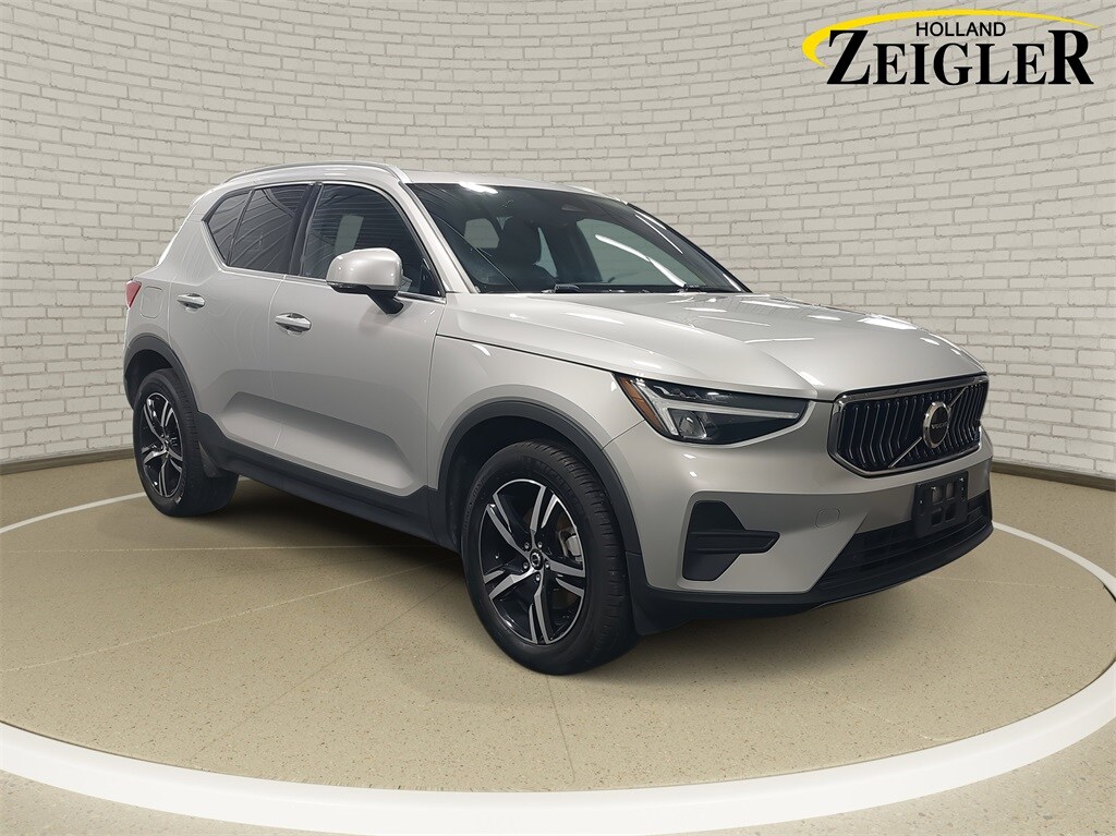 2024 Volvo XC40 Core photo 3
