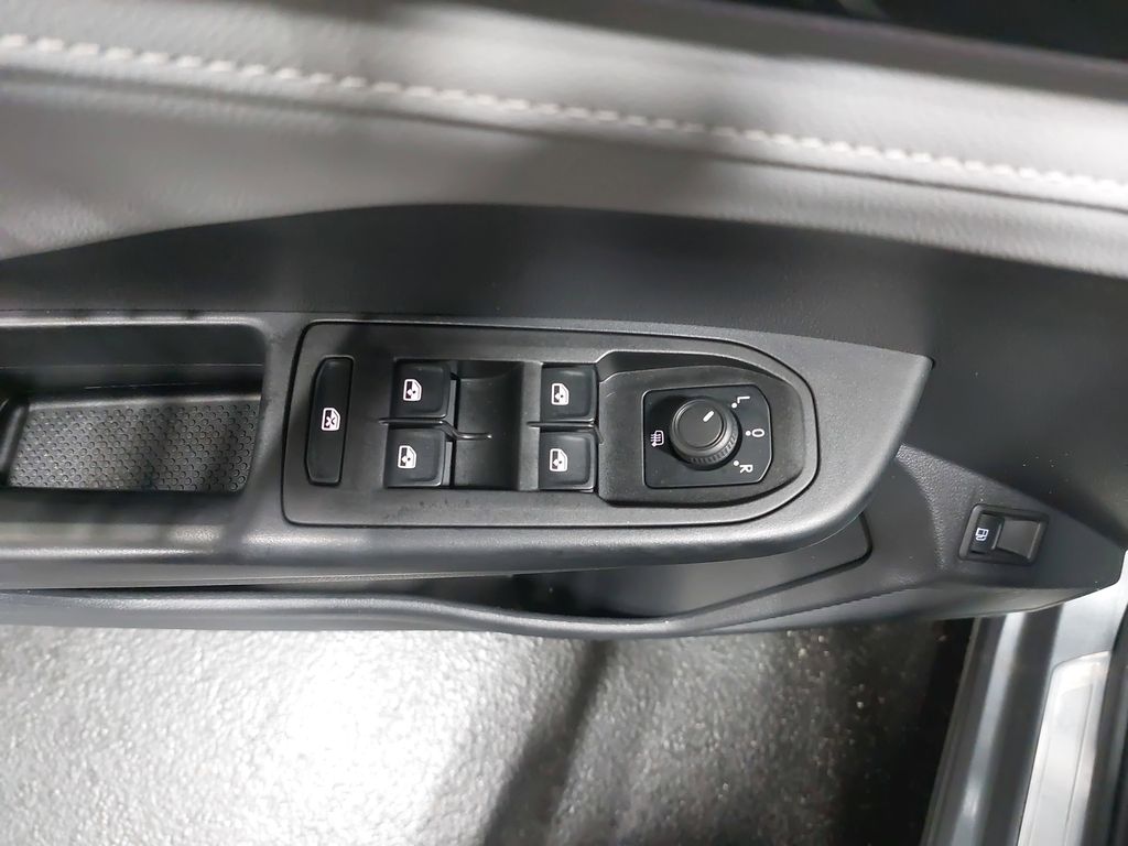 2022 VOLKSWAGEN TAOS - Image 28