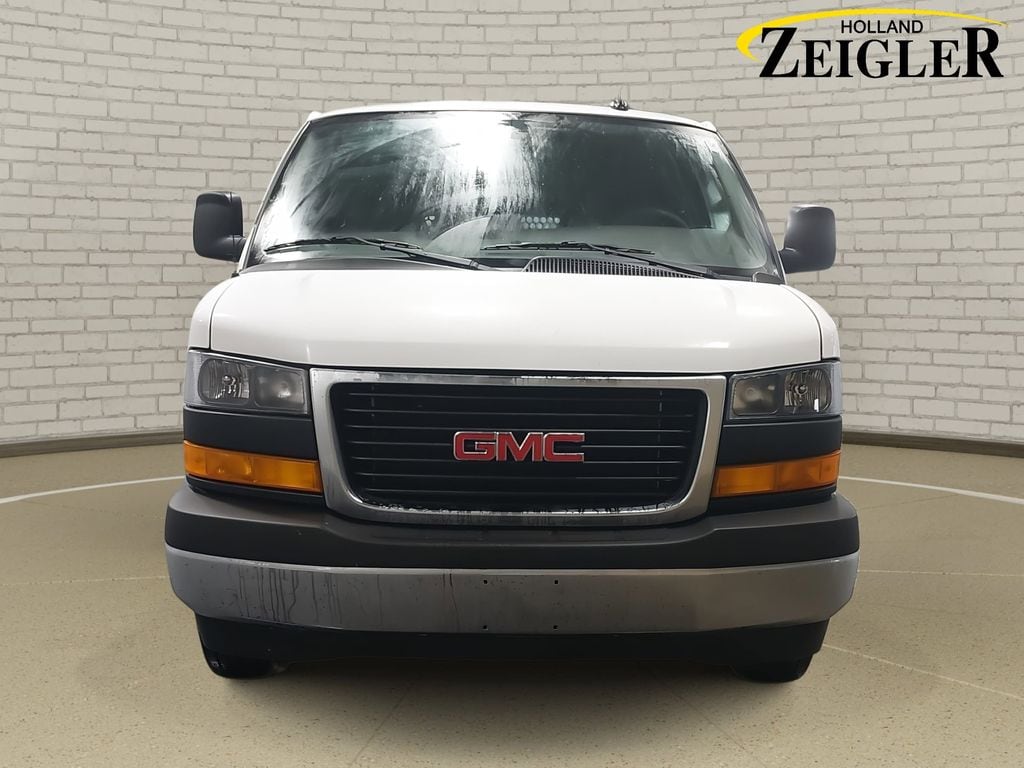 2024 GMC SAVANA - Image 2