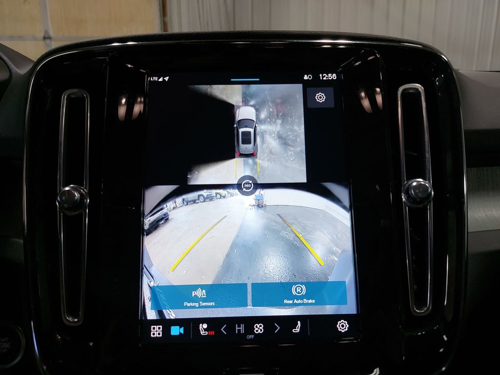 2024 VOLVO XC40 - Image 24