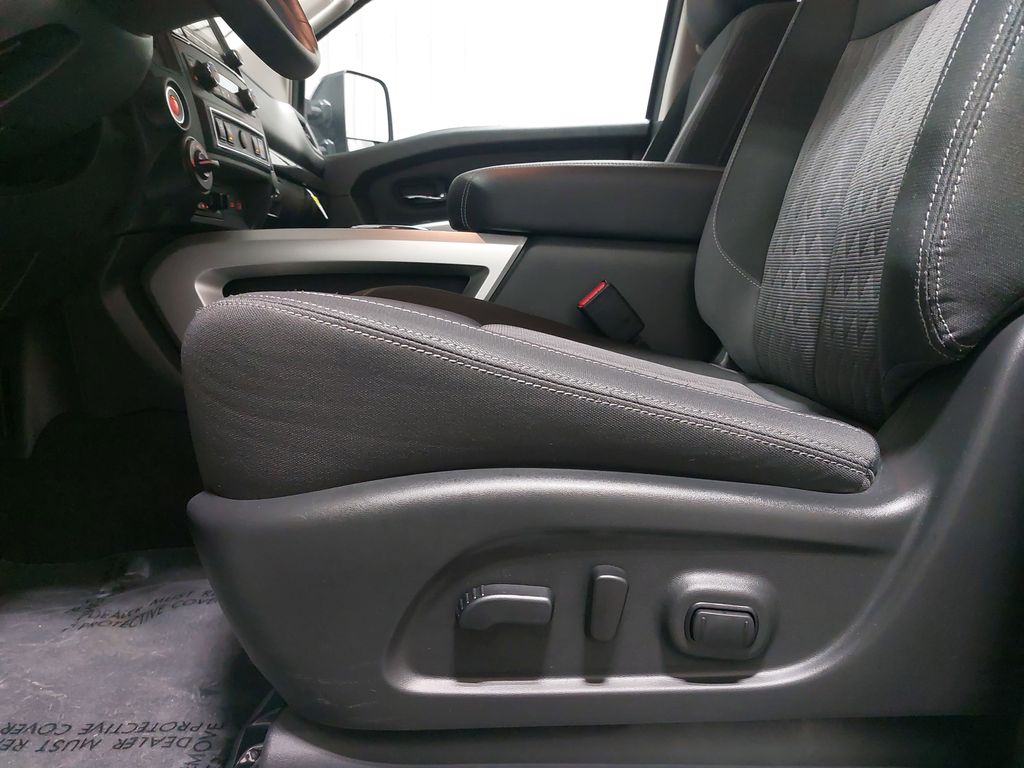 2024 NISSAN TITAN - Image 28