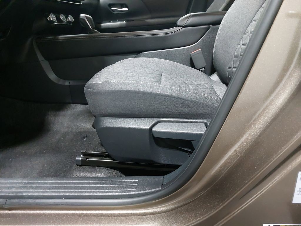 2025 NISSAN KICKS MPV - Image 28