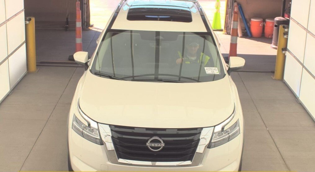 2023 Nissan Pathfinder SL photo 2