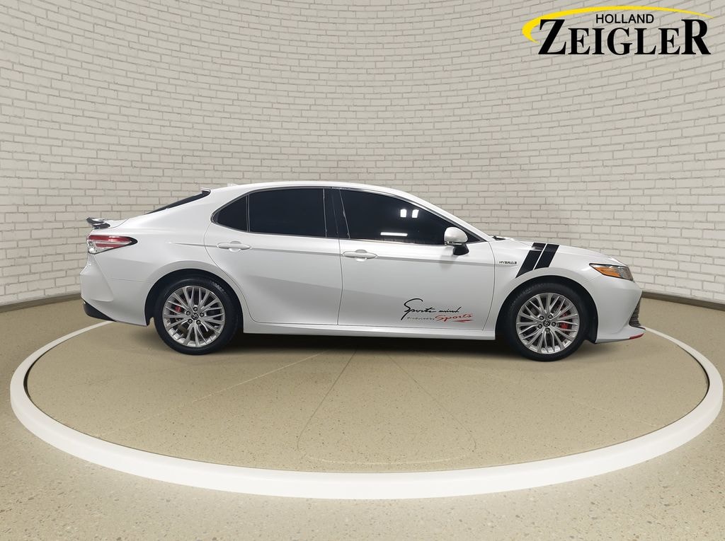 Used 2019 Toyota Camry Hybrid XLE Sedan