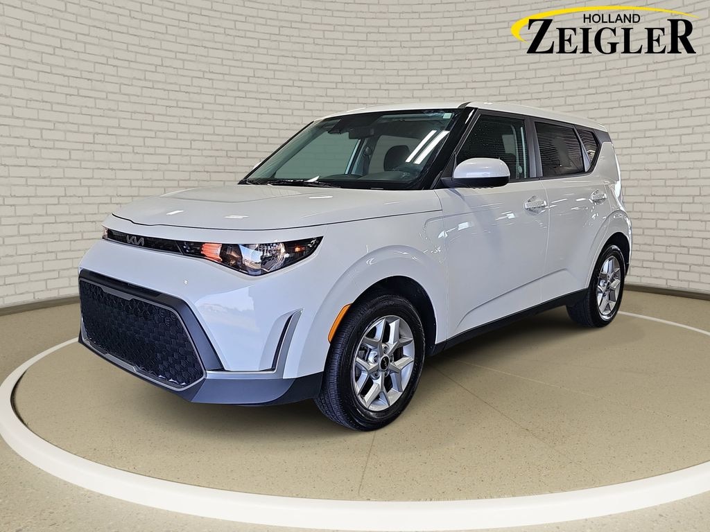 Certified 2025 Kia Soul LX Hatchback