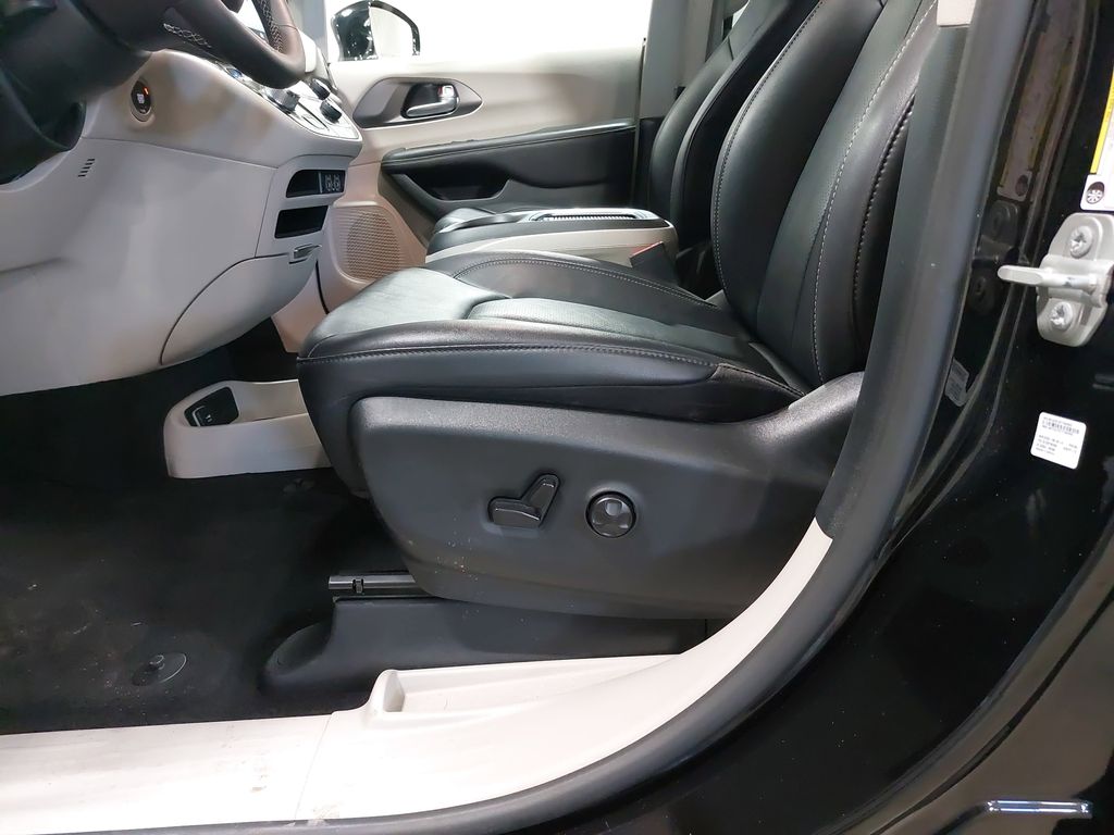2024 CHRYSLER PACIFICA - Image 31