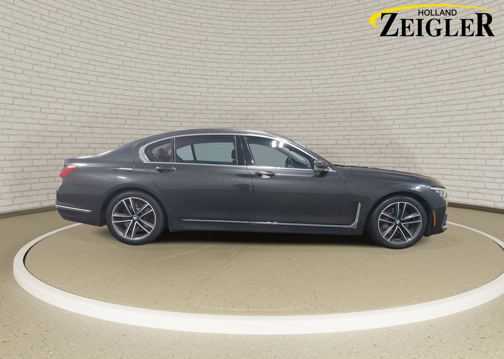 2020 BMW 750I - Image 4
