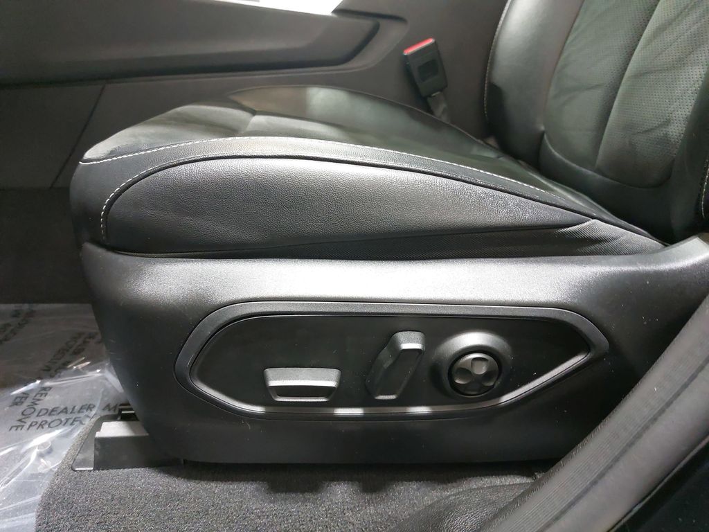 2023 JEEP GRAND CHEROKEE - Image 29