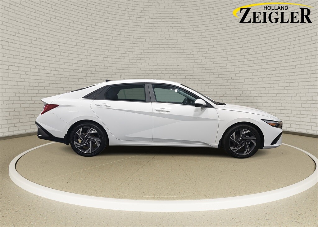 New 2025 Hyundai Elantra Limited Sedan