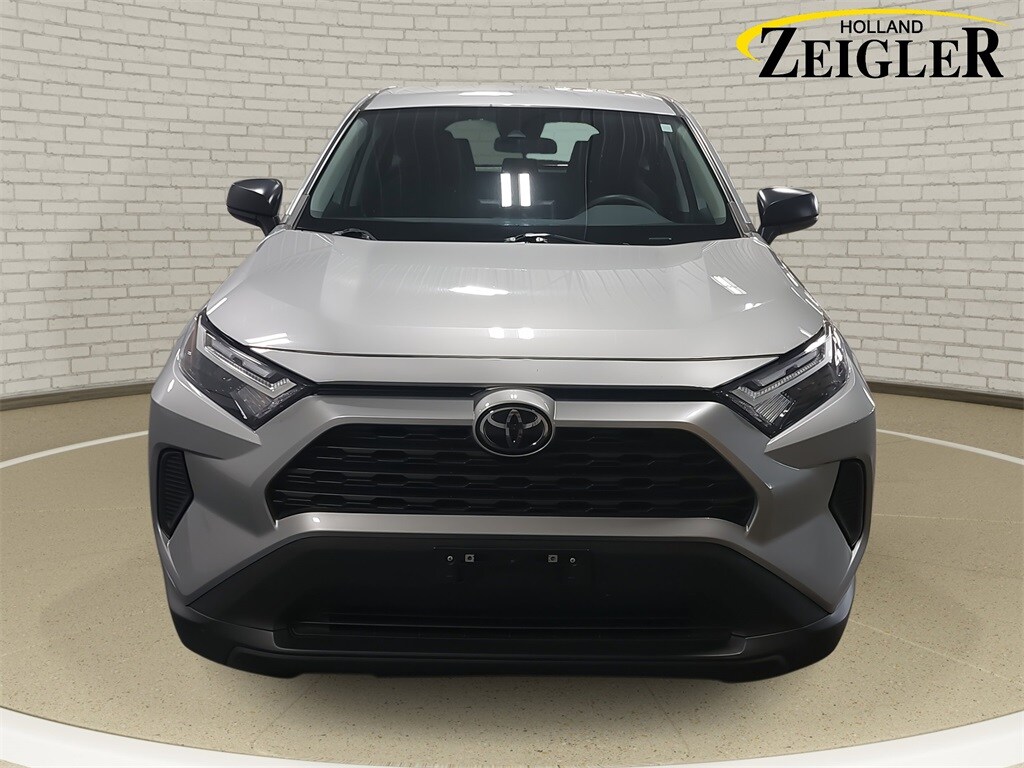 2024 Toyota RAV4 LE photo 2