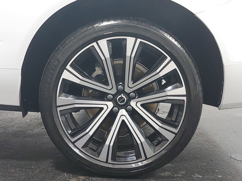 2023 VOLVO XC60 - Image 36
