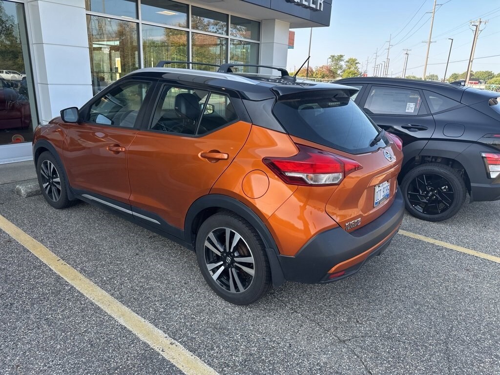 2019 Nissan Kicks SR photo 2