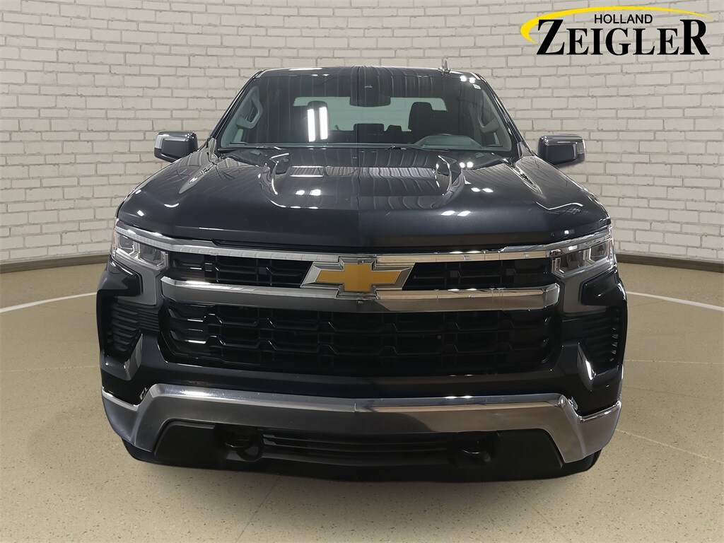 2022 Chevrolet Silverado 1500 LT photo 2