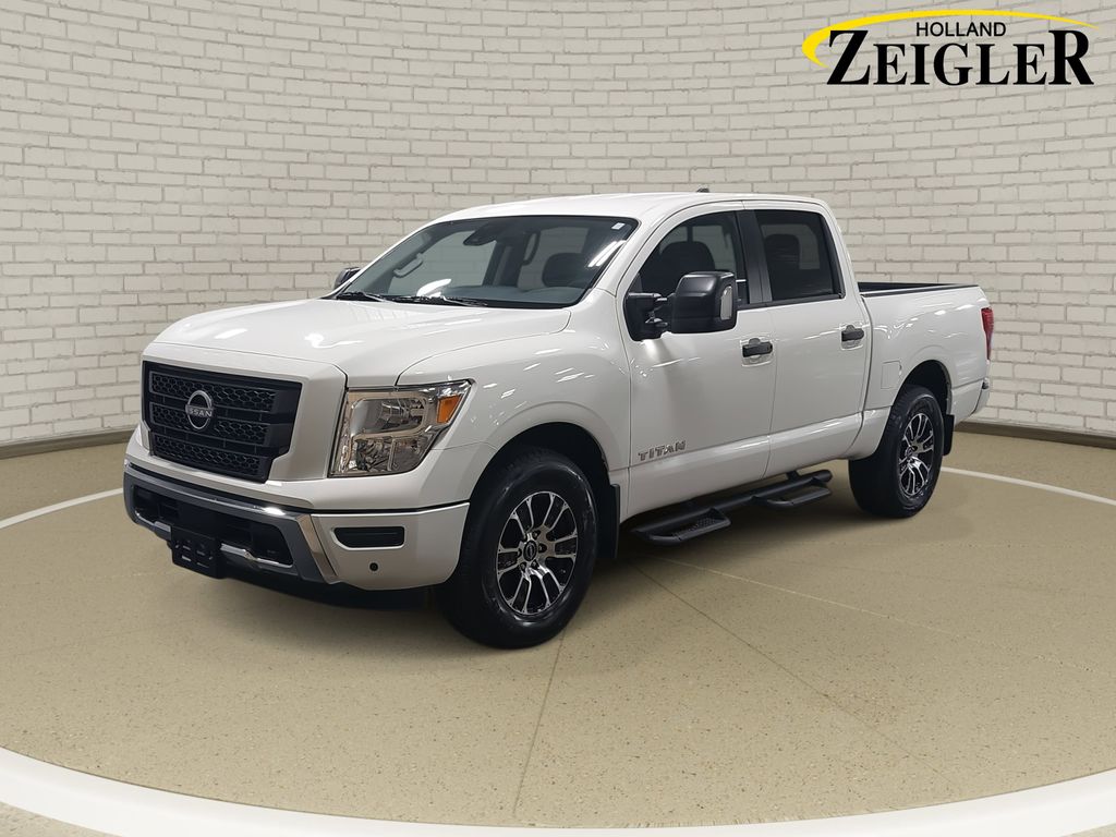 2024 Nissan Titan SV's photo