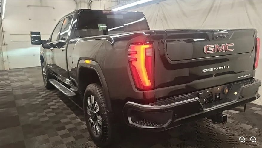 2024 Gmc Sierra HD Denali photo 2
