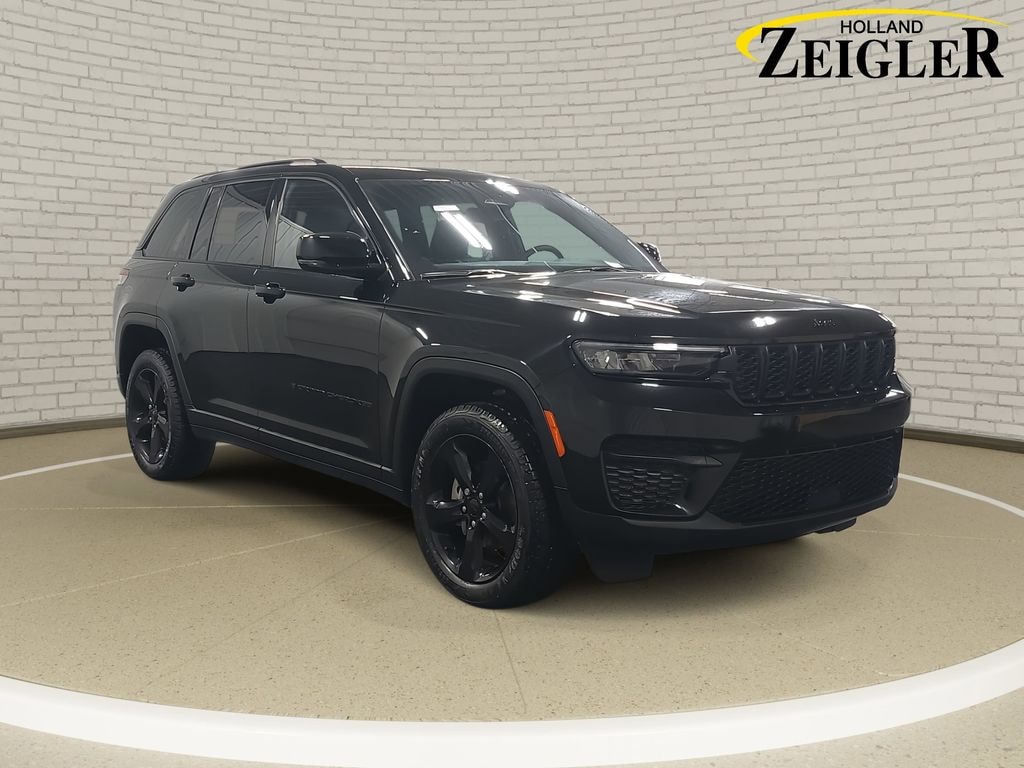 Used 2023 Jeep Grand Cherokee Altitude SUV