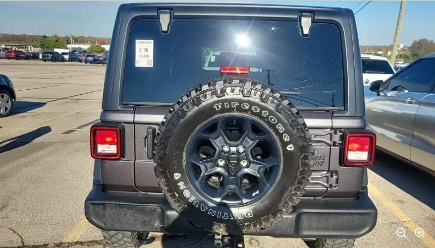 2023 Jeep Wrangler Willys photo 3