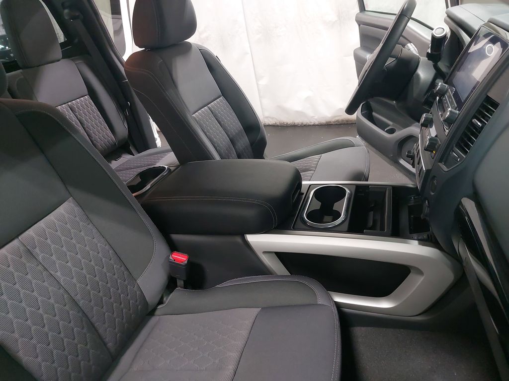 2024 NISSAN TITAN - Image 10