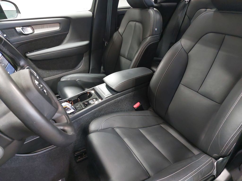 2024 VOLVO XC40 - Image 15