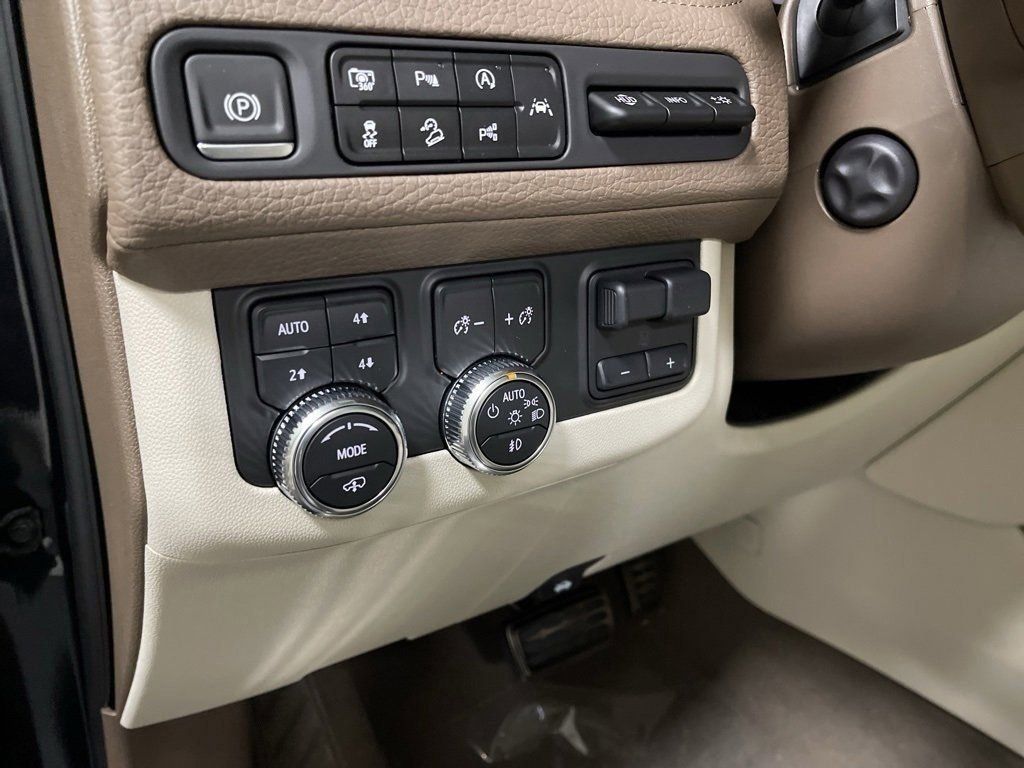 2024 GMC YUKON XL - Image 12