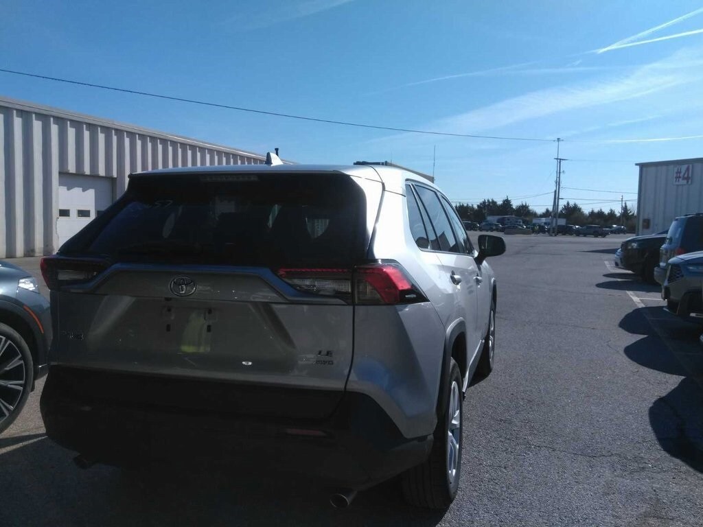 2024 Toyota RAV4 LE photo 3