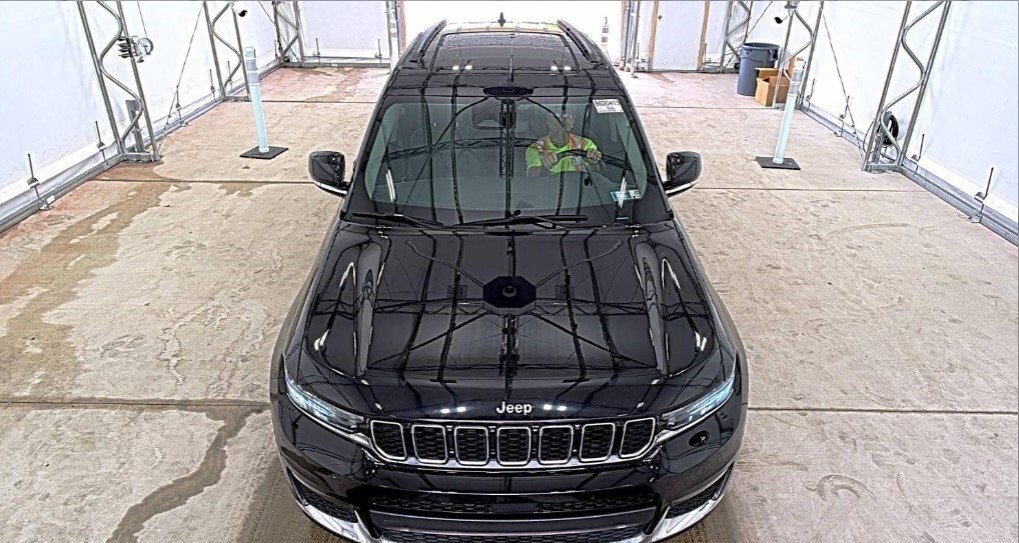 2022 Jeep Grand Cherokee Limited photo 2