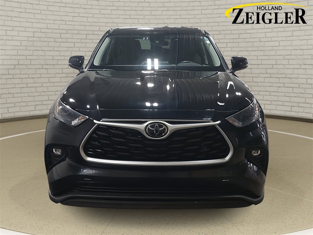 2023 Toyota Highlander L photo 2