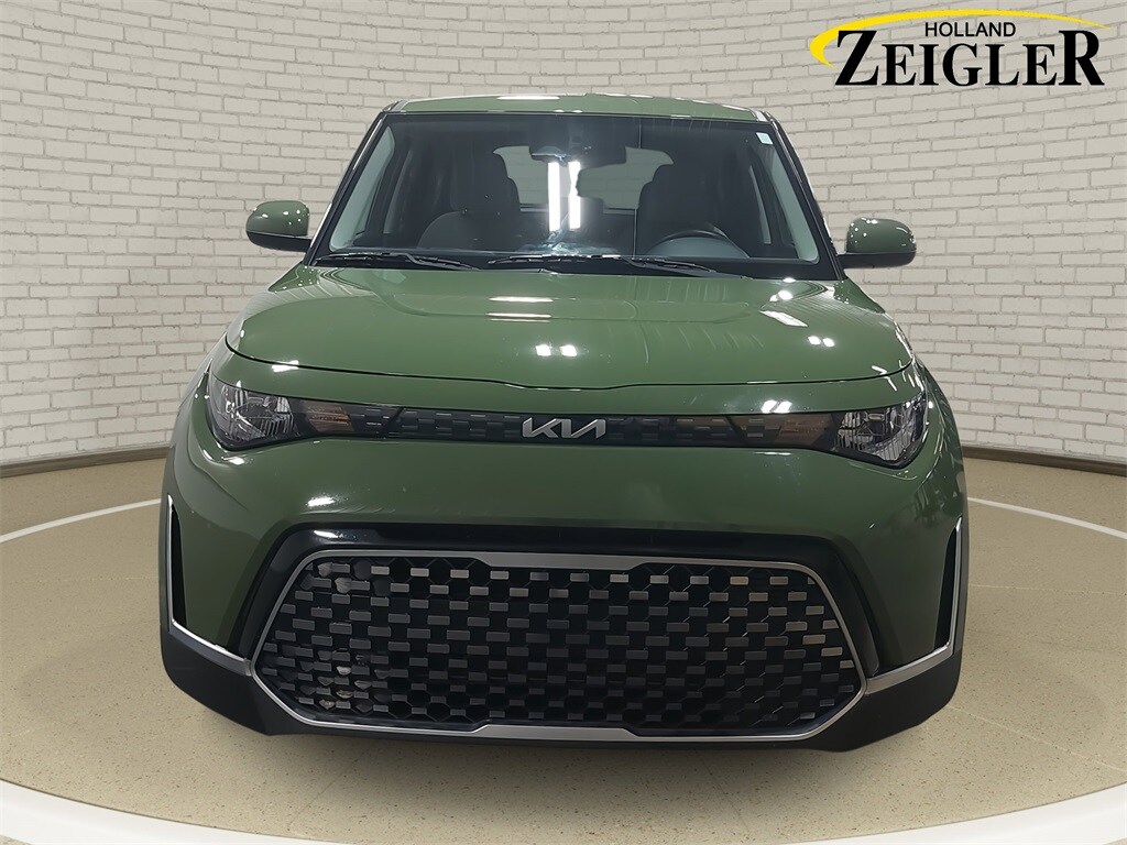 2023 Kia Soul EX photo 2