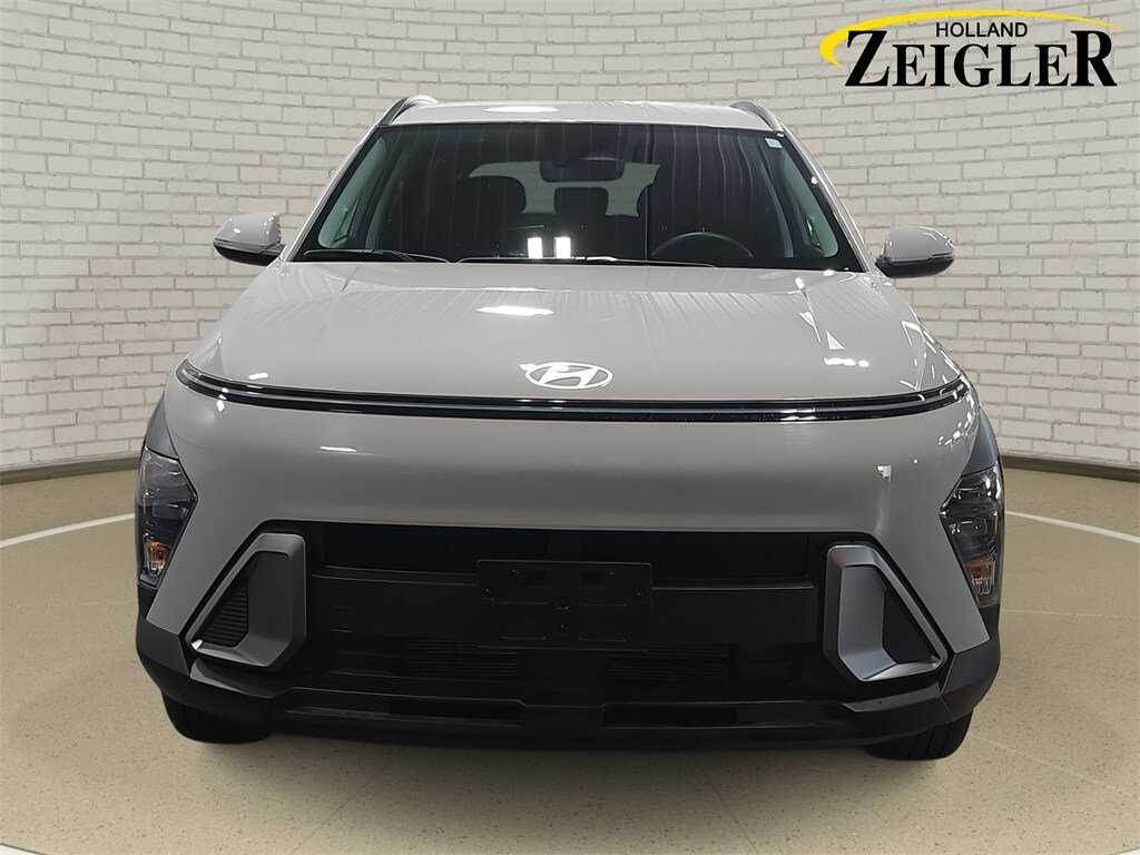 2025 Hyundai Kona SEL photo 2