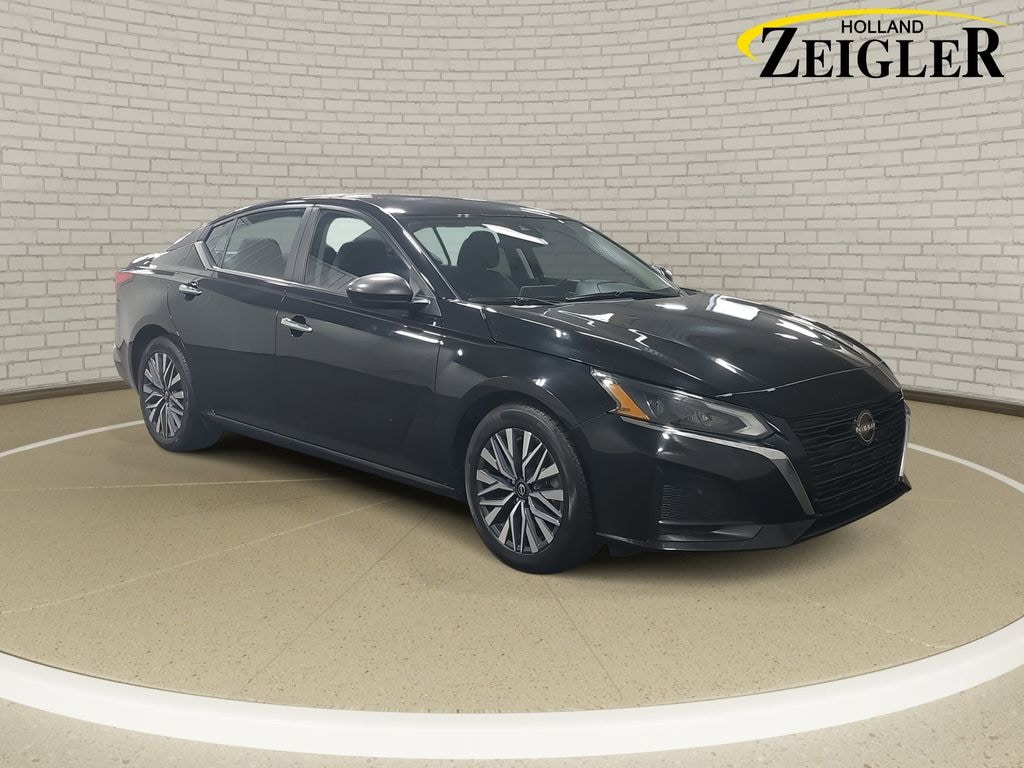 Used 2024 Nissan Altima 2.5 SV Sedan
