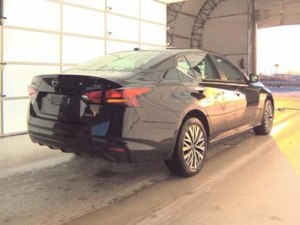 Used 2024 Nissan Altima 2.5 SV Sedan